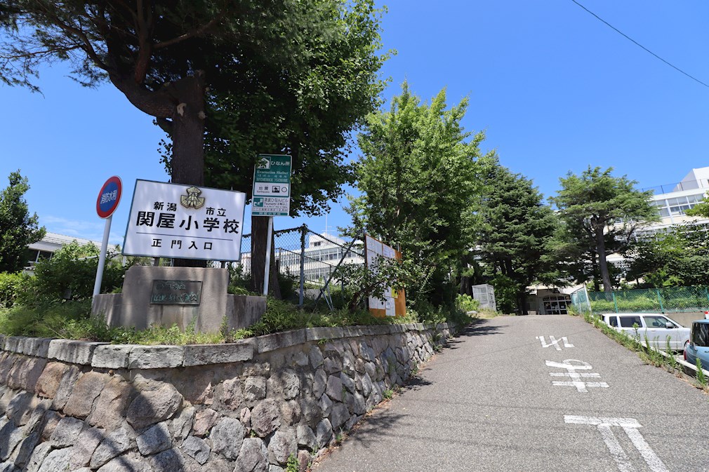 松波町1丁目パーキング 小学校