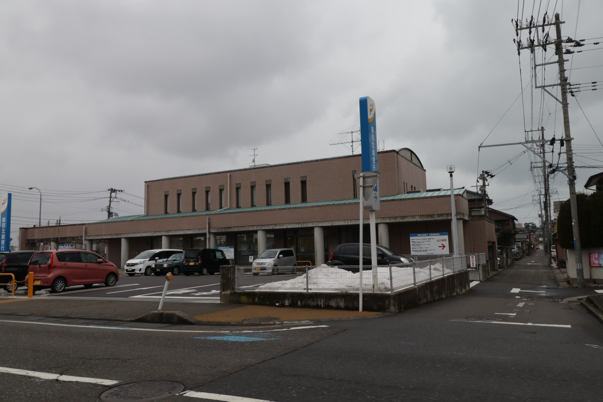 坂井東貸家08号棟 銀行