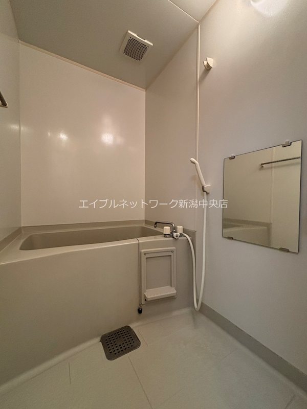 ヴィルヌーブ 風呂画像