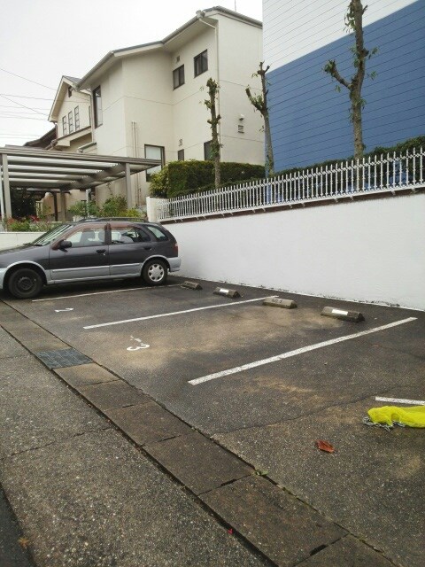 コスモハイツ 駐車場