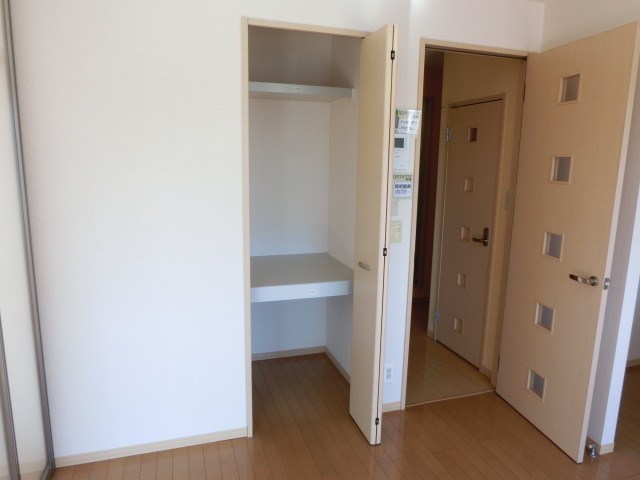 リビングタウン荒池Ｄ 収納