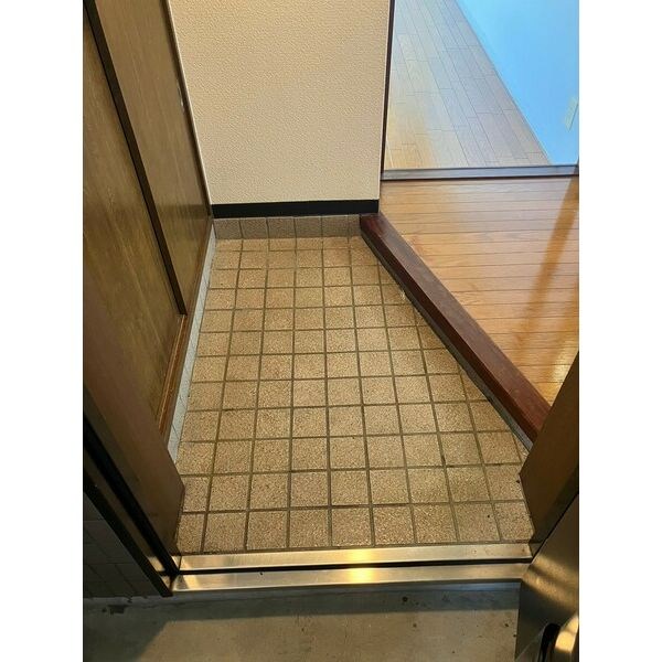 クレスト白鳥 玄関