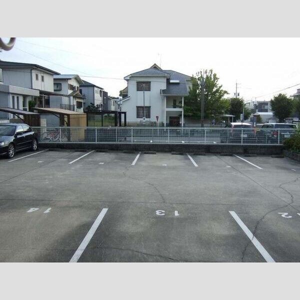 カサブランカ二村台 駐車場