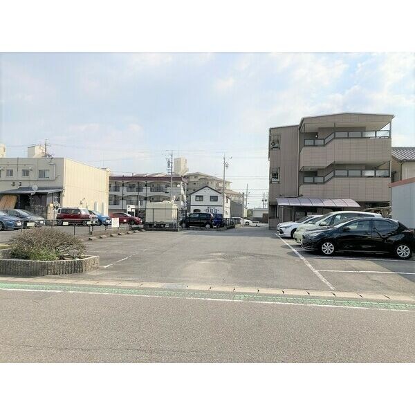 マーベラスＮＡＫＡＮＯ 駐車場