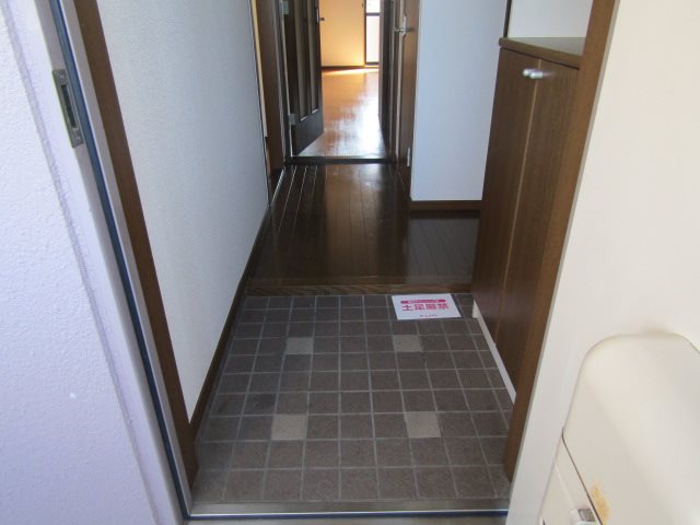 メゾンドアンジュ 玄関