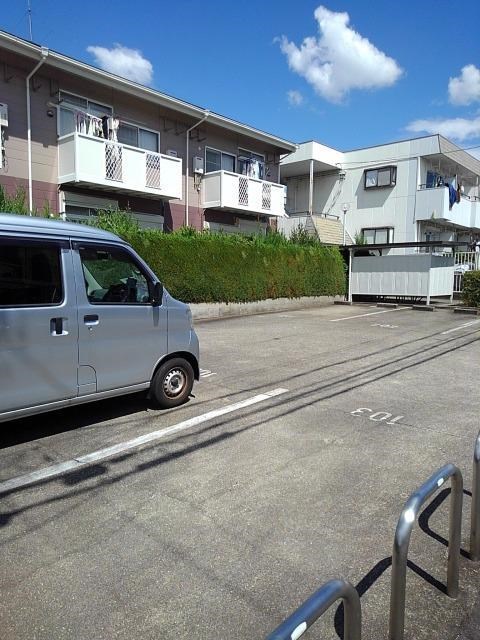 コーポいなよし 駐車場