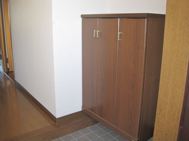 クオリティパレス徳重 玄関