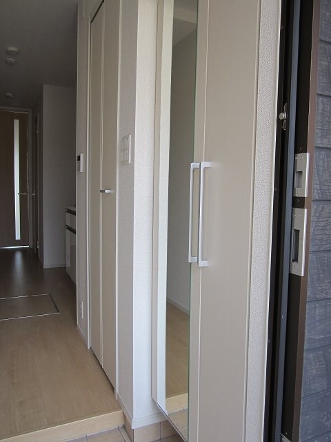 グランドソレーユ菅田 玄関