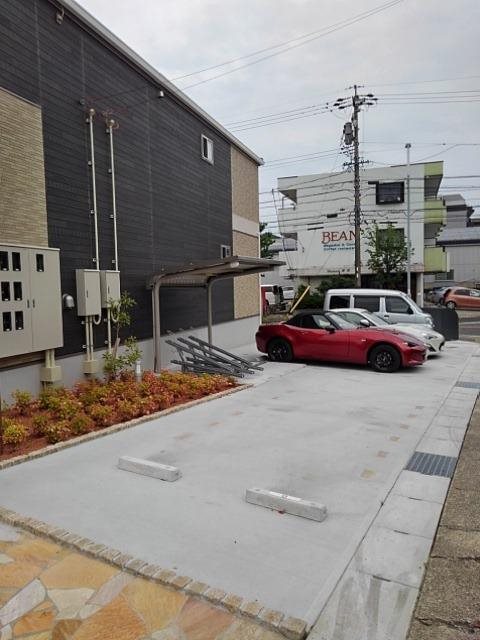 グランドソレーユ菅田 駐車場