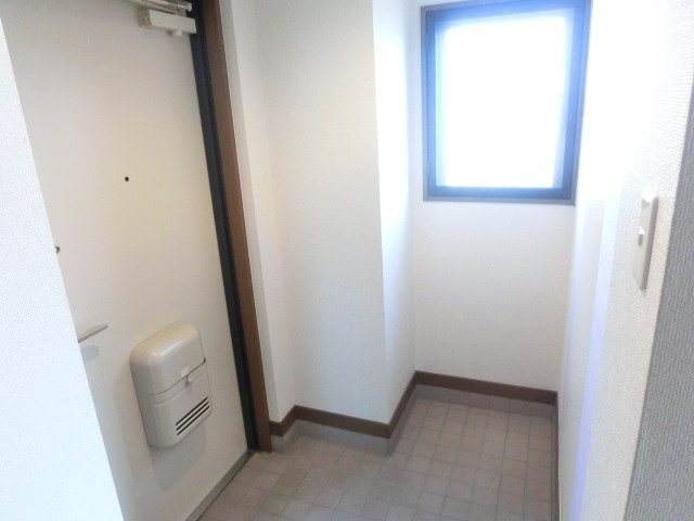 ヴィアーレマルフク北館 玄関