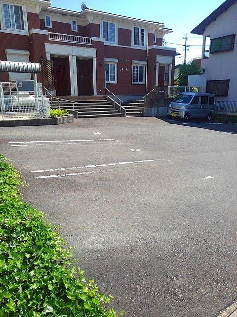 グッドチャーム 駐車場