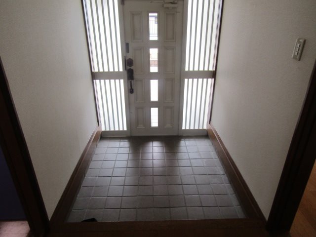 ウエストハウス 玄関