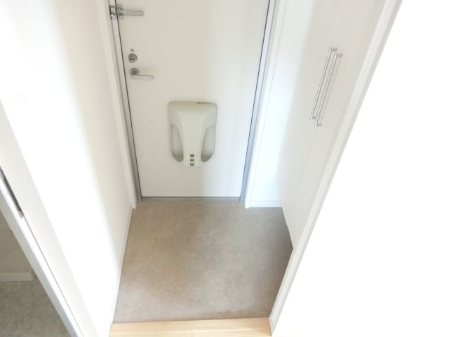 エクレール新栄A・B 玄関