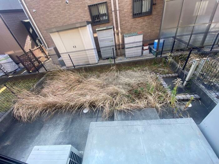 ウィルコート岩根　 D　east 庭
