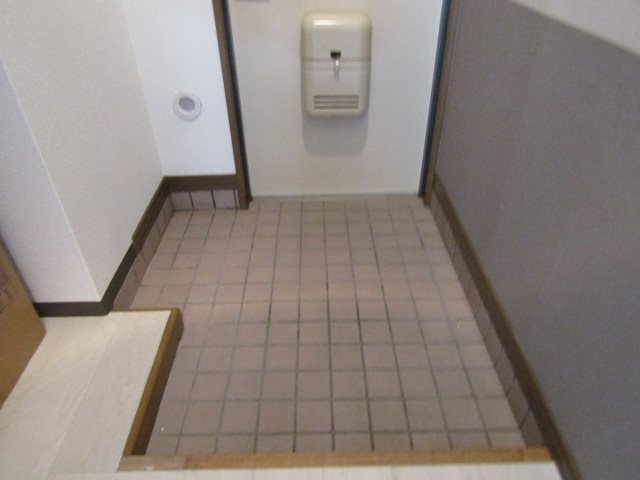 ヴィアーレマルフク南館 玄関