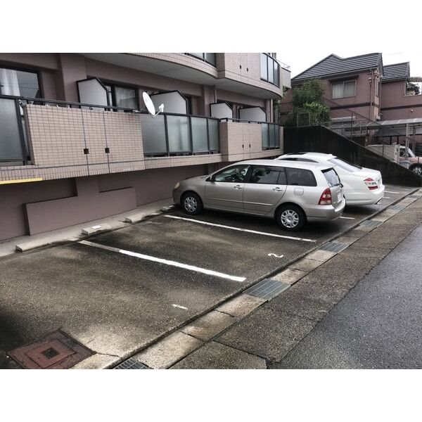 ウイング錦 駐車場
