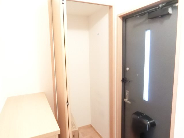 モナリエM 玄関