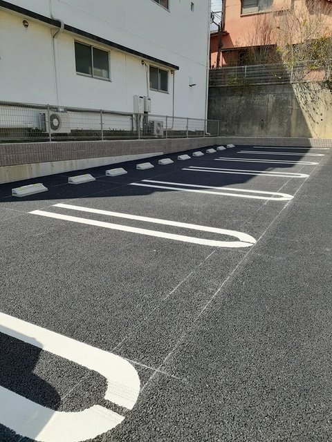 アドラブール 駐車場