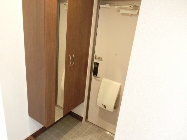 ウエストヒルズ岩崎台　Ａ棟 玄関