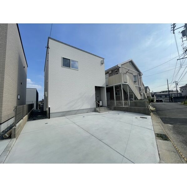 アベニール　西川町貸家A棟 駐車場