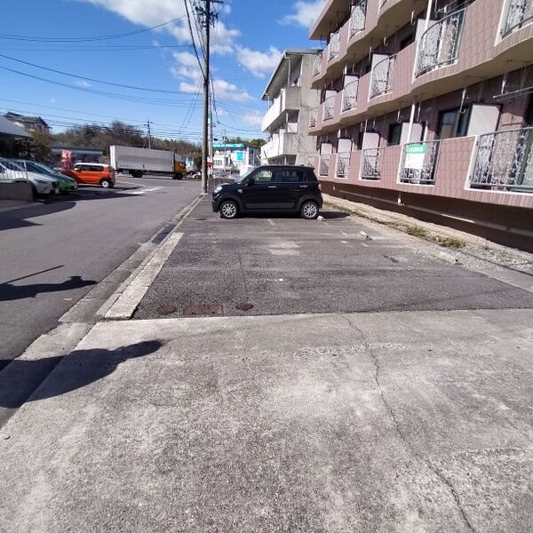 ベルコート三好Ⅱ 駐車場