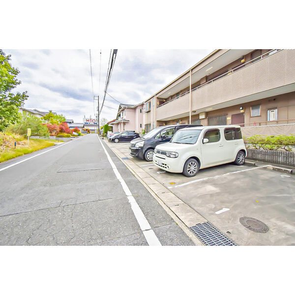 ヴィラオーク 駐車場