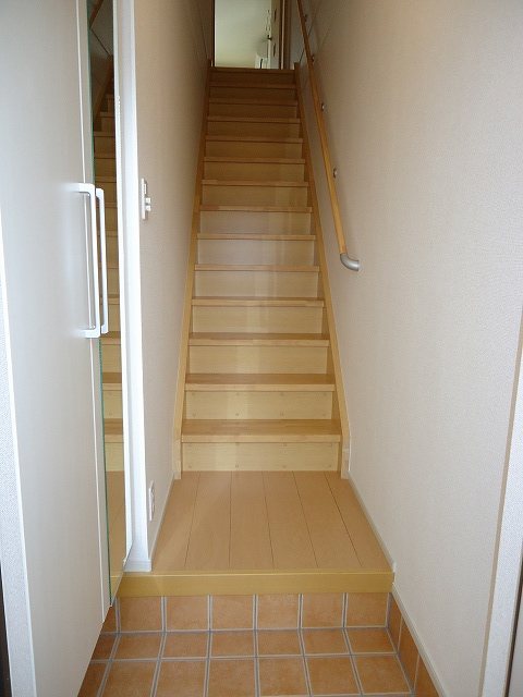 フィオーレ徳重 玄関