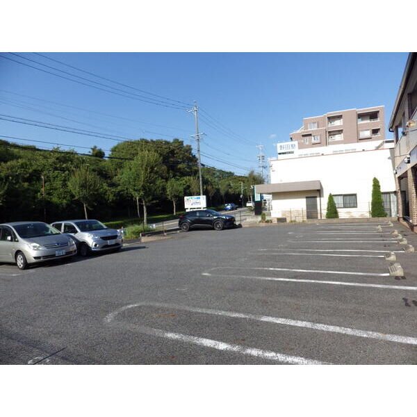 滝の水パークハイツⅢ 駐車場