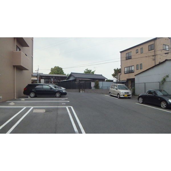 アーバンポイント三好Ⅱ 駐車場