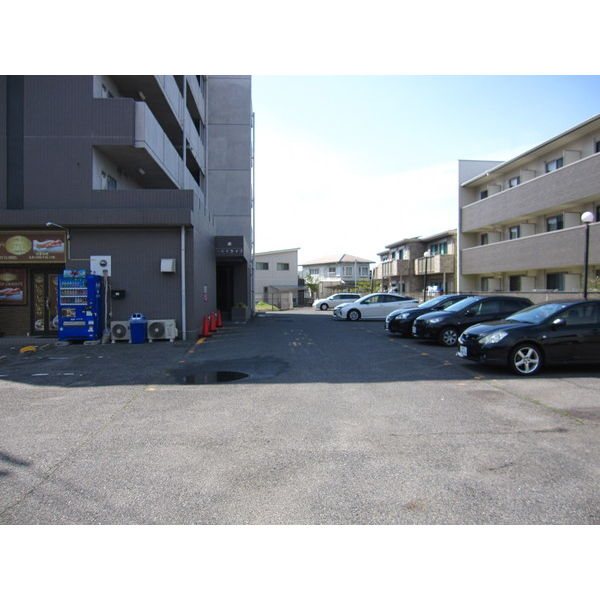 スカイライフ 駐車場