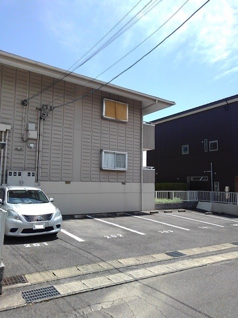 エスポア信和 駐車場