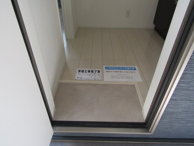 アコモ大高 玄関