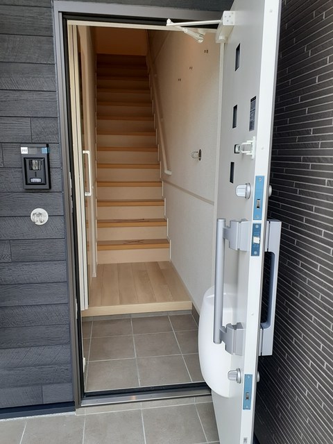 愛知県愛知郡東郷町諸輪観音畑 玄関