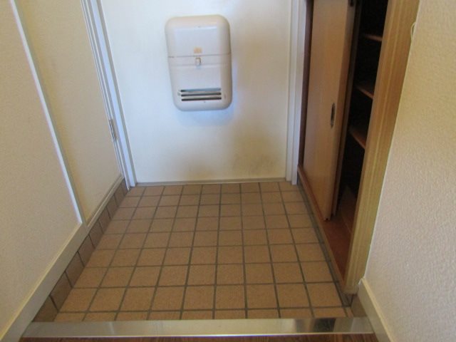 エクセレンス潮見ヶ丘 玄関