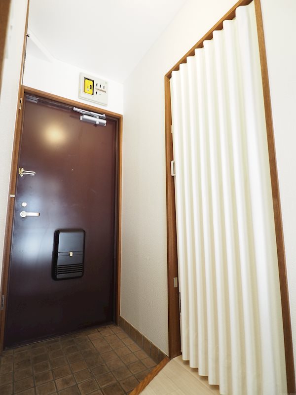 サンメイツカモシタ 玄関