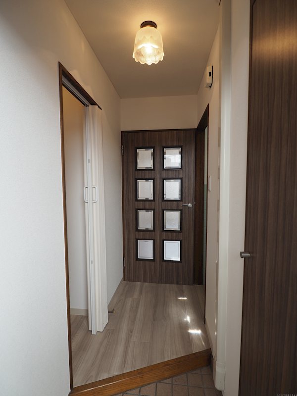 サンメイツカモシタ 玄関