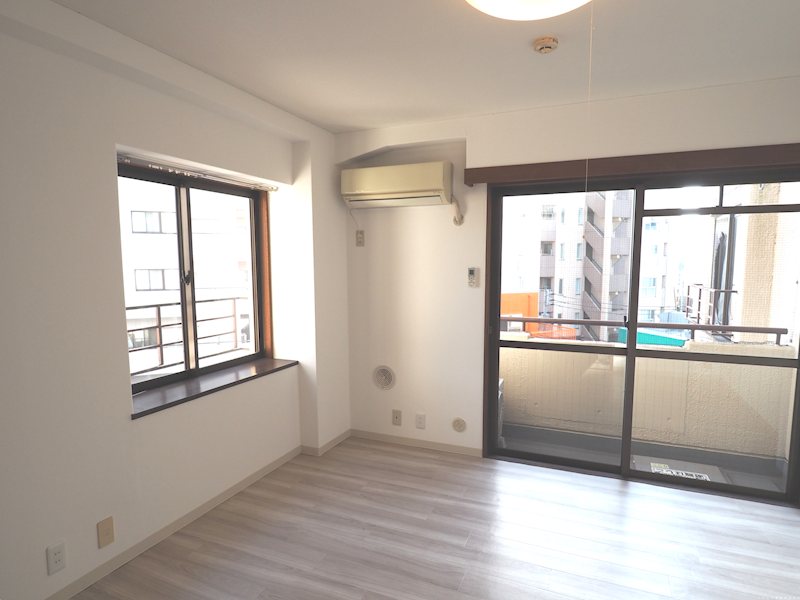 サンメイツカモシタ リビング