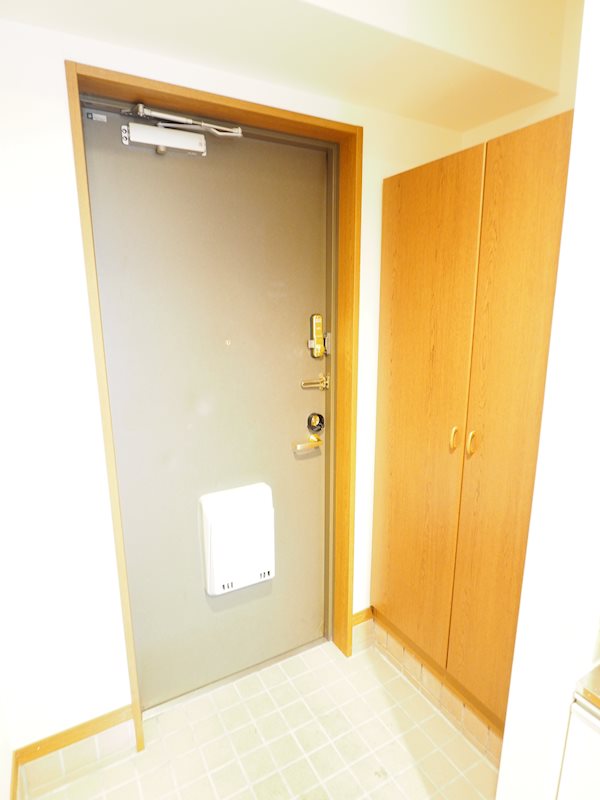 ロロール調布 玄関