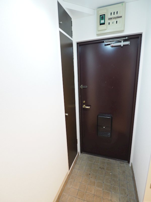 サンメイツカモシタ 玄関