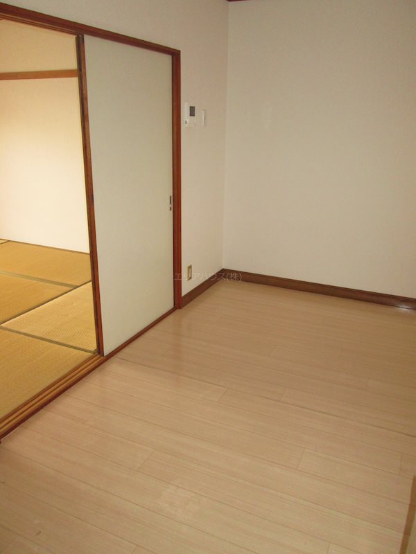 神奈川県川崎市中原区井田杉山町 リビング