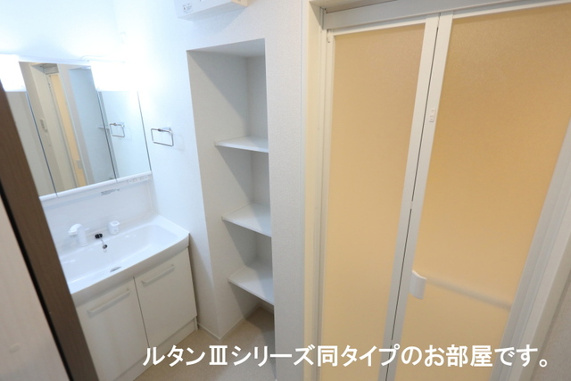 神奈川県川崎市多摩区長沢４丁目 洗面所