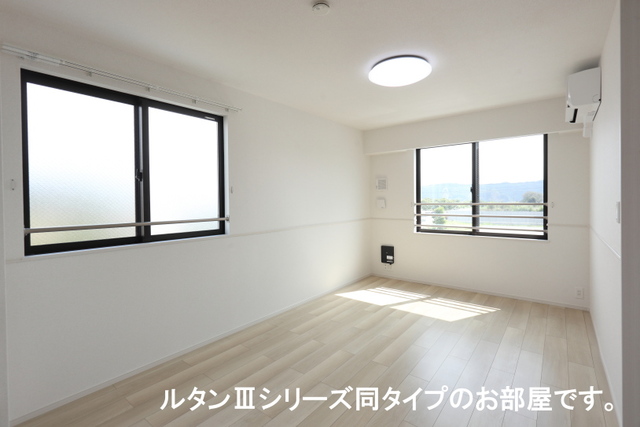 神奈川県川崎市多摩区長沢４丁目 リビング