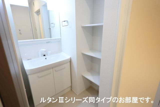 神奈川県川崎市多摩区長沢４丁目 洗面所