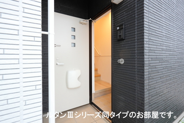 神奈川県川崎市多摩区長沢４丁目 玄関