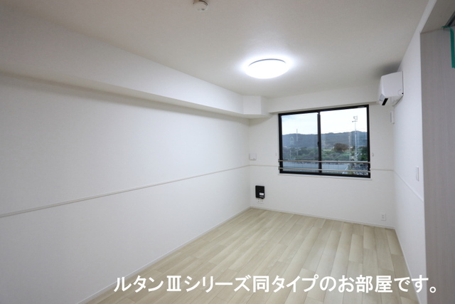 神奈川県川崎市多摩区長沢４丁目 リビング