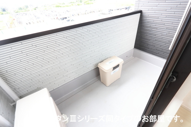 神奈川県川崎市多摩区長沢４丁目 ベランダ