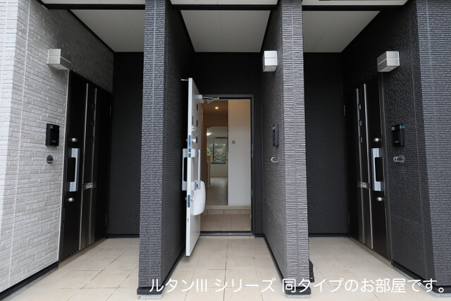 神奈川県川崎市多摩区長沢４丁目 玄関