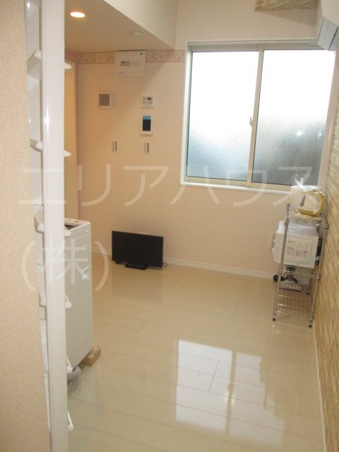 神奈川県川崎市中原区井田２丁目 リビング