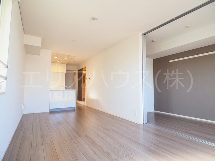 神奈川県川崎市中原区井田杉山町 リビング