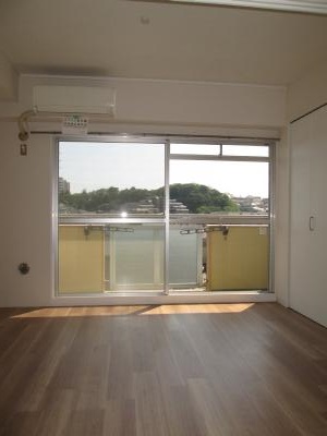神奈川県川崎市中原区井田中ノ町 リビング